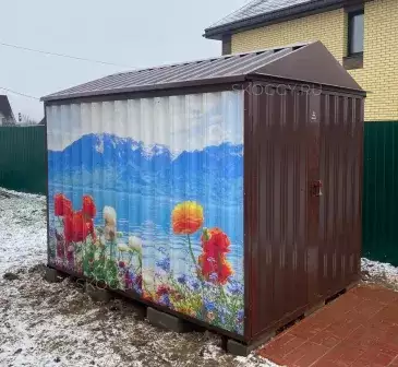 Хозблок для садовой техники и инвентаря в шоколадном цвете с принтом в дер. Елизарово, Солнечногорский р-н, МО